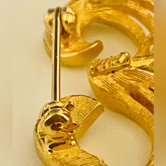 Vintage Signed Coro Gold Open Swirl Brooch - Picture 6 of 10